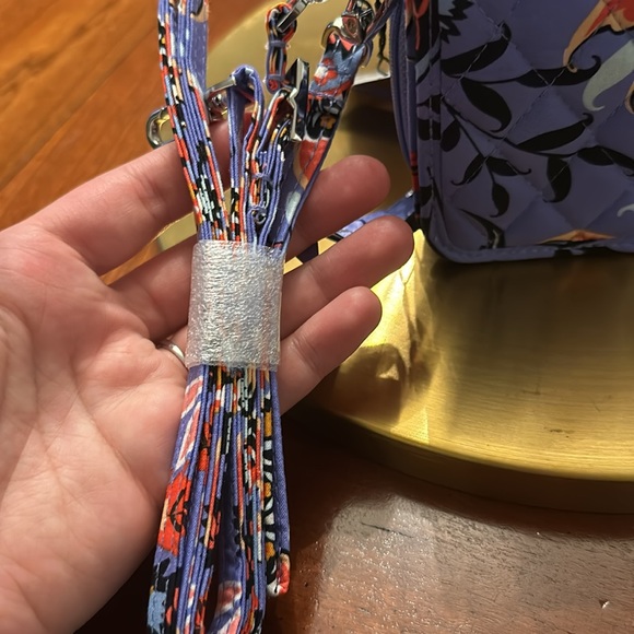 Vera Bradley RFID crossbody - Picture 3 of 9